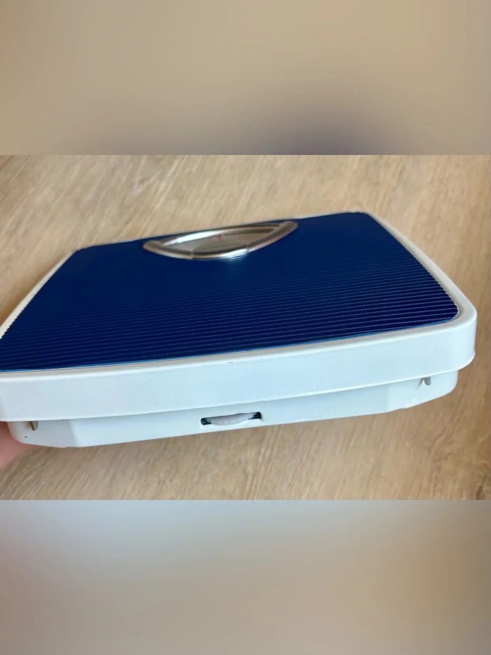 smartHeart Analog Bathroom Scale in Navy Blue and White